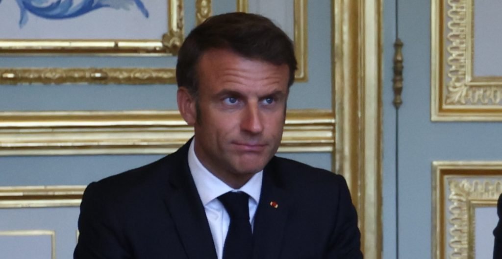 Macron destaca apoyo a policías y bomberos en medio de los disturbios en Francia