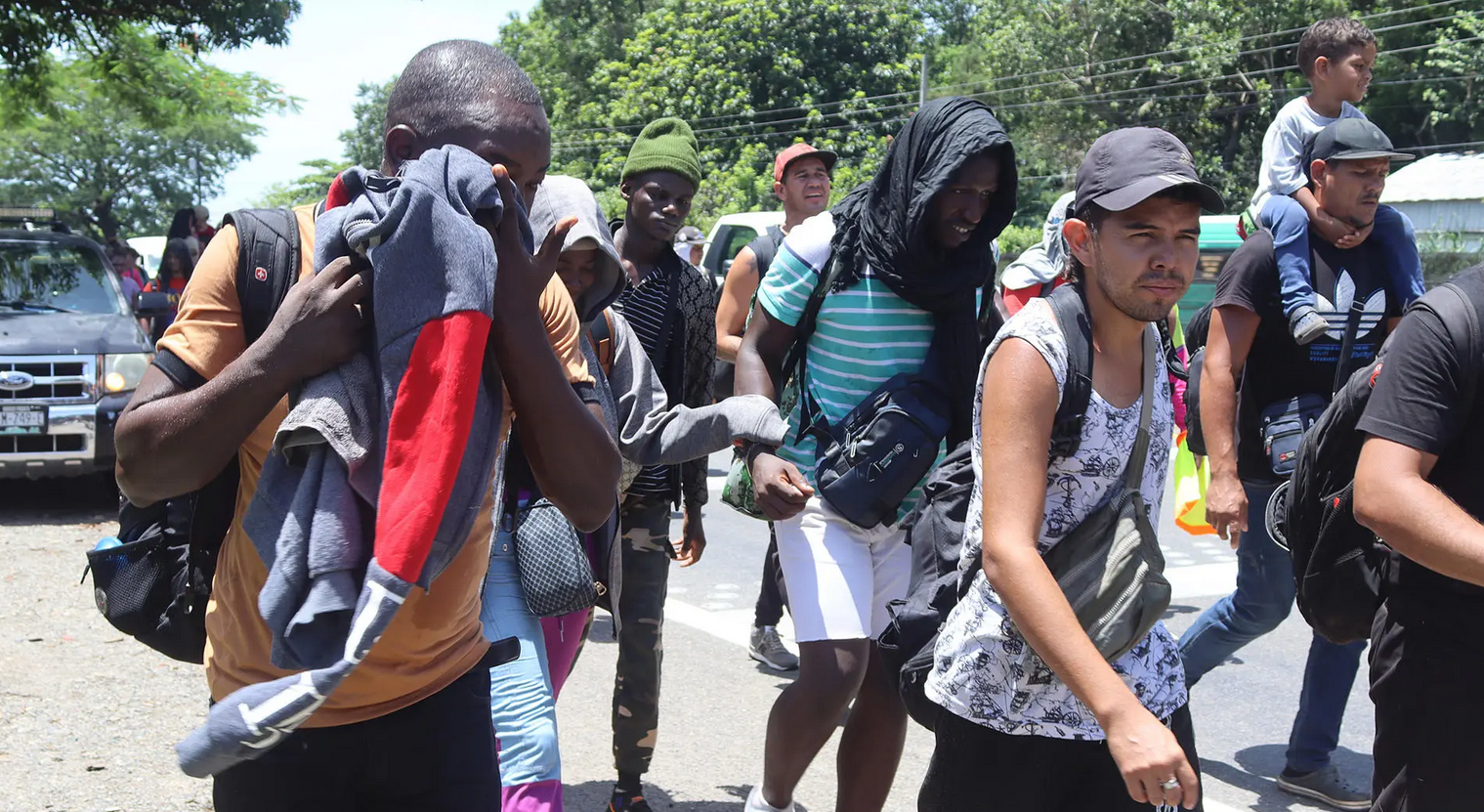 Haitianos y africanos se unen a caravana de migrantes venezolanos en Chiapas