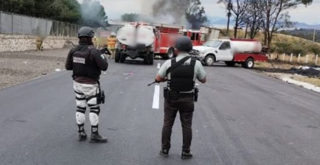 Un tráiler sin frenos embiste a seis vehículos en las inmediaciones de la caseta de Zinapécuaro; se reporta una persona muerta y cuatro heridas
