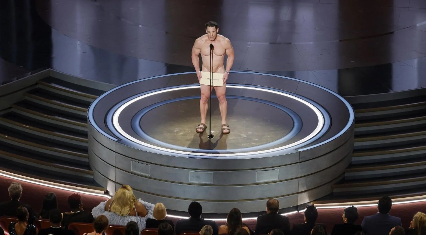 John Cena presenta desnudo el Óscar al mejor vestuario