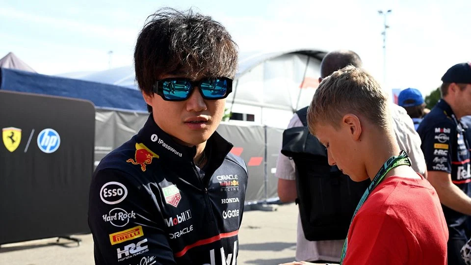 Yuki Tsunoda explota contra Liam Lawson por chocarlo en el GP de Italia: “Es un piloto agresivo, hay una línea que no se puede cruzar”