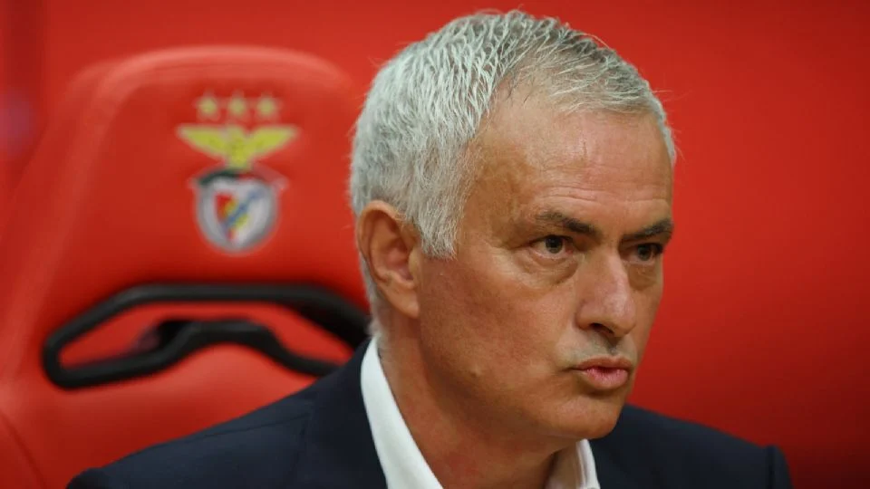José Mourinho vuelve a casa al convertirse en el nuevo entrenador del Benfica, club portugués al que dirigió hace 25 años