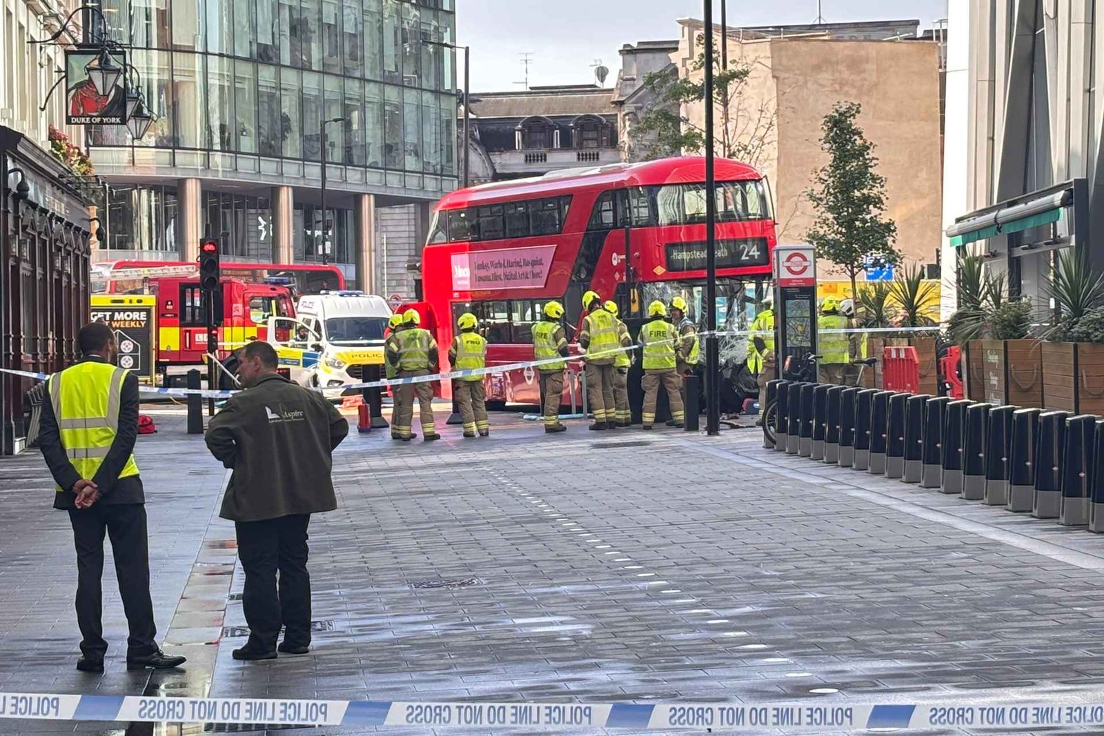 Atropellamiento masivo en Londres ocasionado por un autobús rojo; así ocurrió