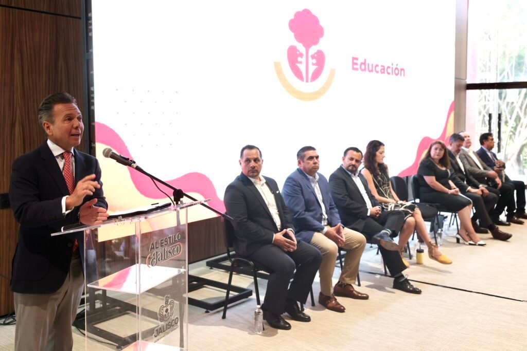 Lemus anuncia estrategia de educación media superior con visión al futuro