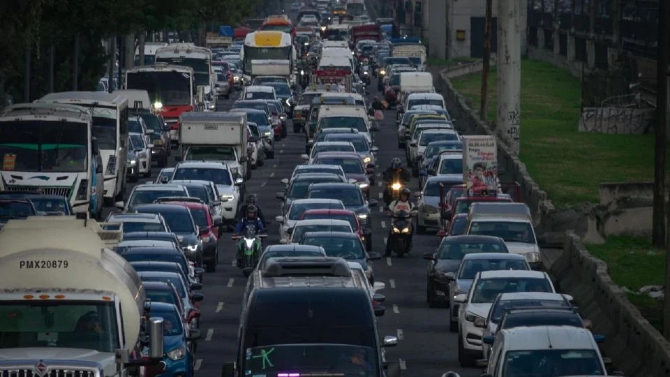Organizaciones piden a México reforzar norma de emisiones vehiculares para cumplir compromisos climáticos