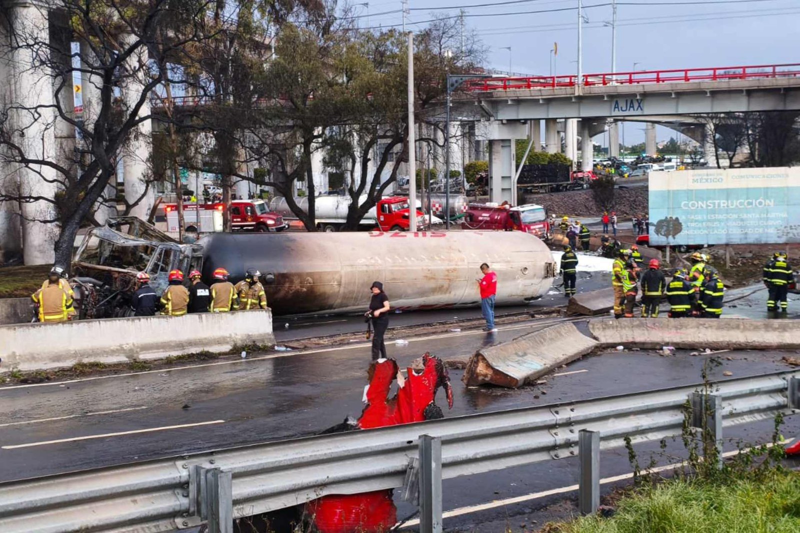 Van seis muertos por explosión de pipa en Puente de la Concordia, CDMX