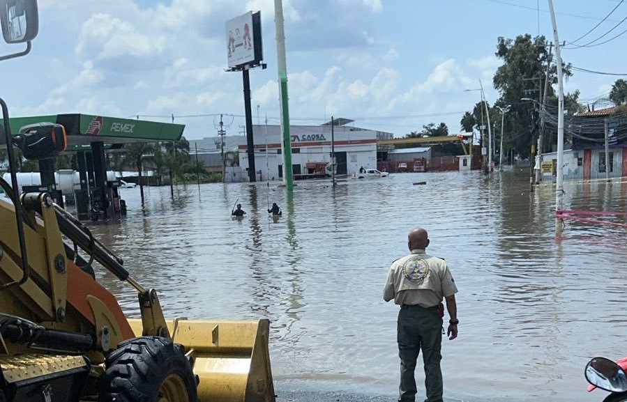 Tlajomulco atiende contingencia por desbordamiento del Arroyo Seco