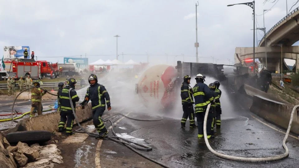 Empresa dueña de pipa que explotó en Iztapalapa afirma que cuenta con tres pólizas de seguro para el siniestro