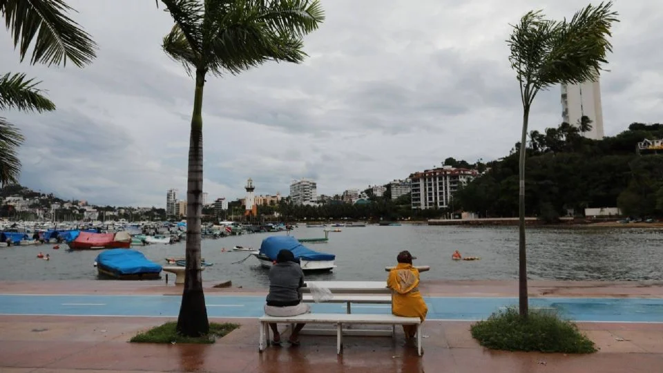Tormenta tropical "Narda" avanza frente a las costas del Pacífico; se prevén lluvias fuertes