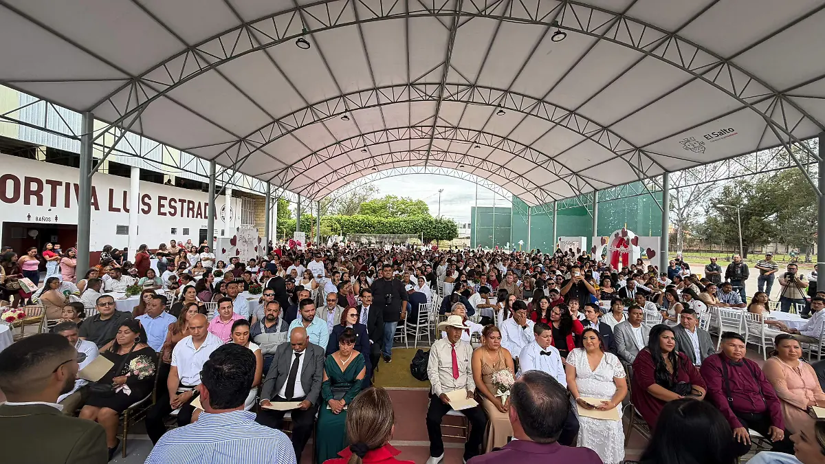 Celebran más de 300 matrimonios colectivos