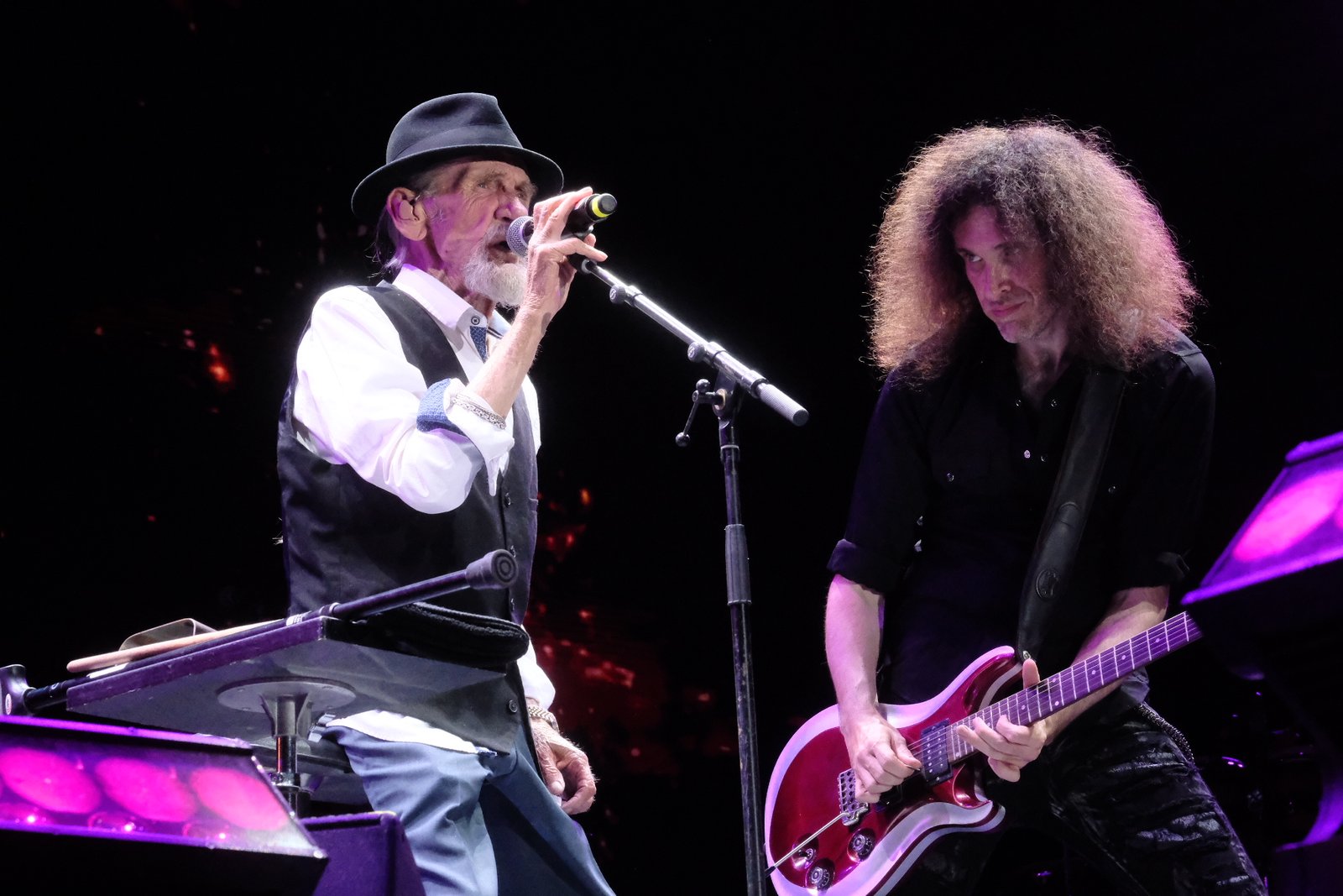 Fiestas de Octubre brilla al ritmo de Icons of Classic Rock