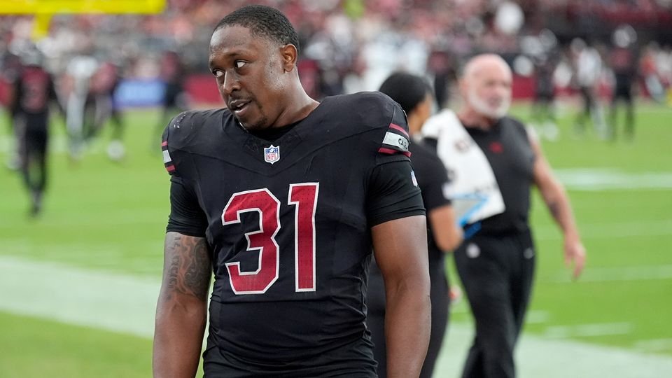 ¡Increíble! Corredor de Cardinals escapa 72 yardas y suelta el balón creyendo que había anotado: le anulan el touchdown y su equipo pierde