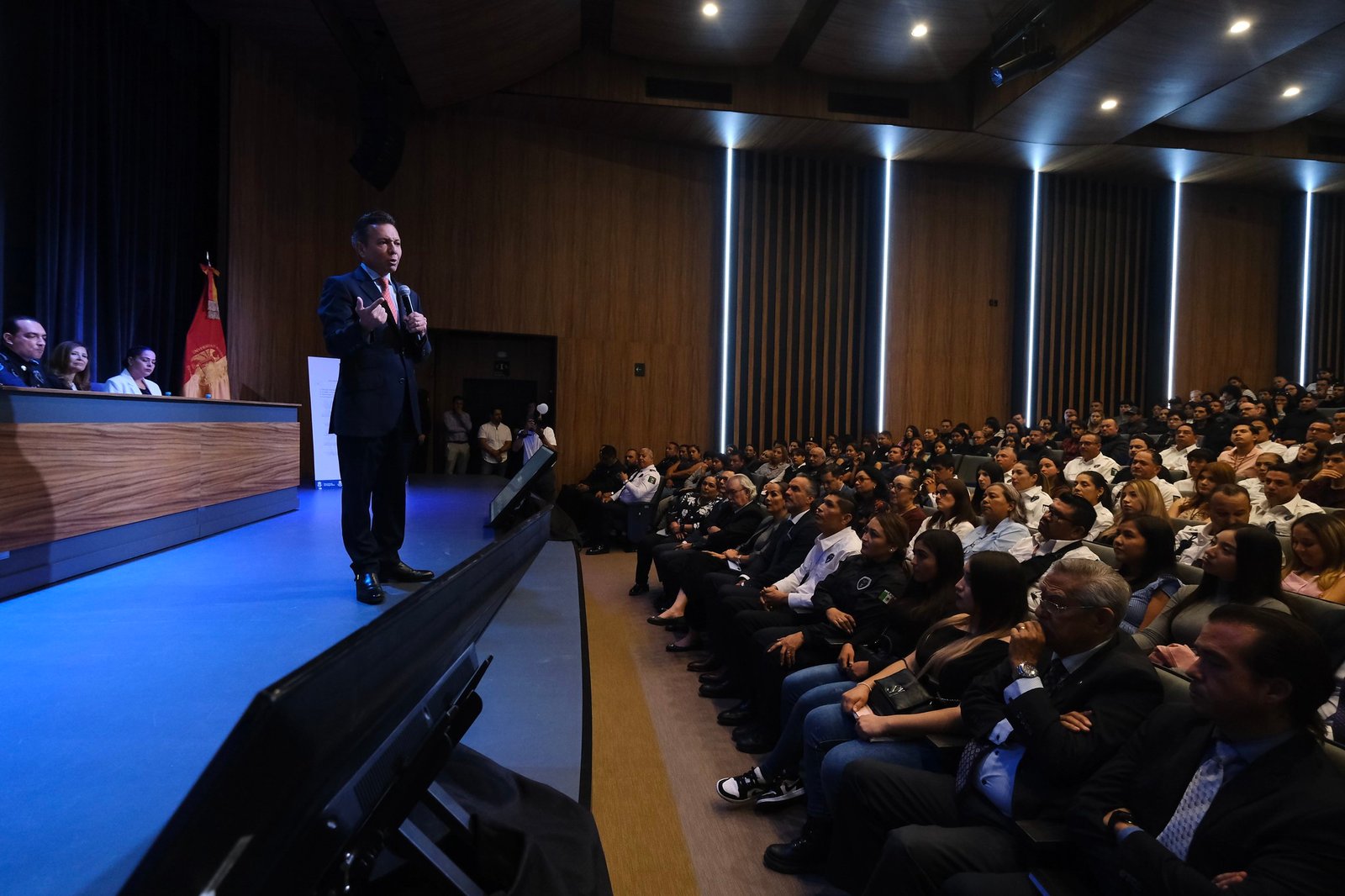 Anuncian capacitación y becas para hijos de policías estatales