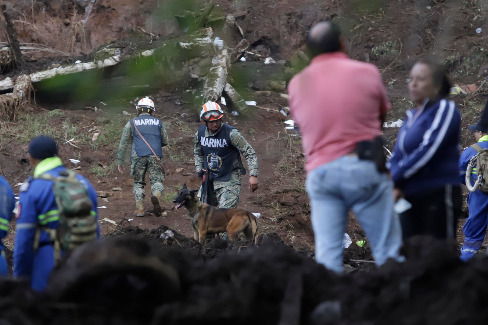 Suman 64 muertos y 65 desaparecidos por lluvias en cinco estados