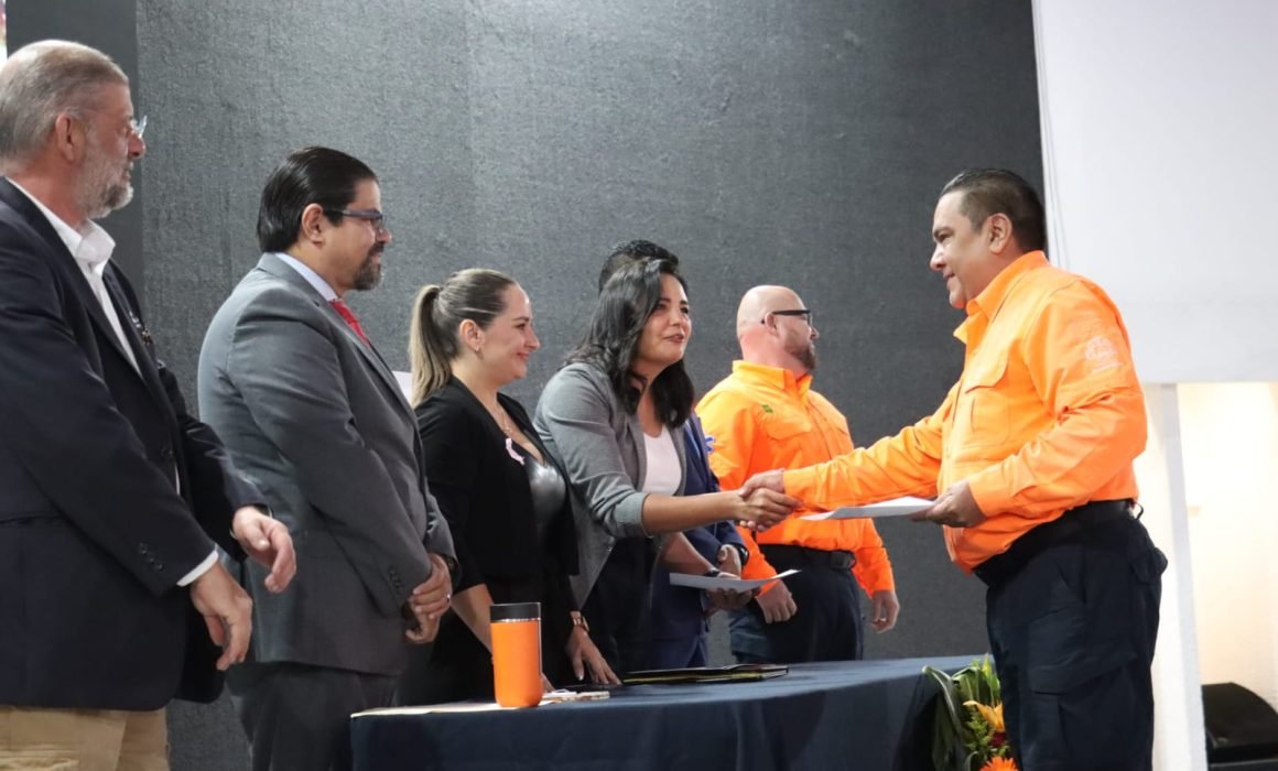 GDL reconoce labor de sus paramédicos