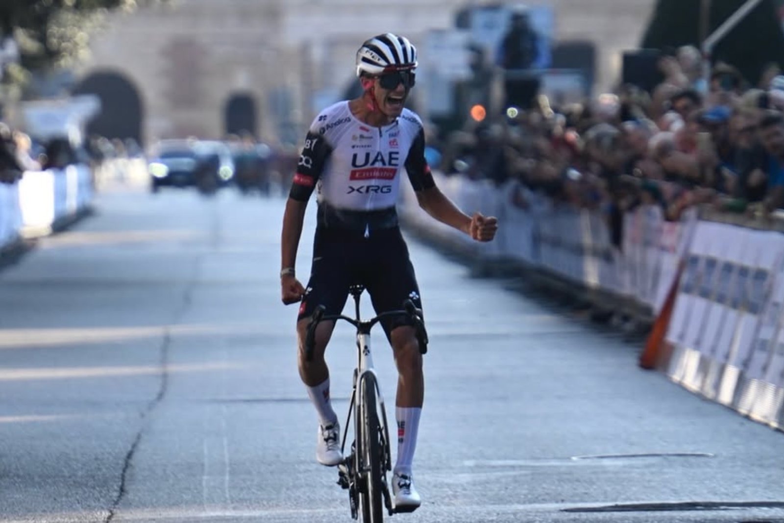 Isaac del Toro en plan grande: consigue su triunfo 16 de la temporada