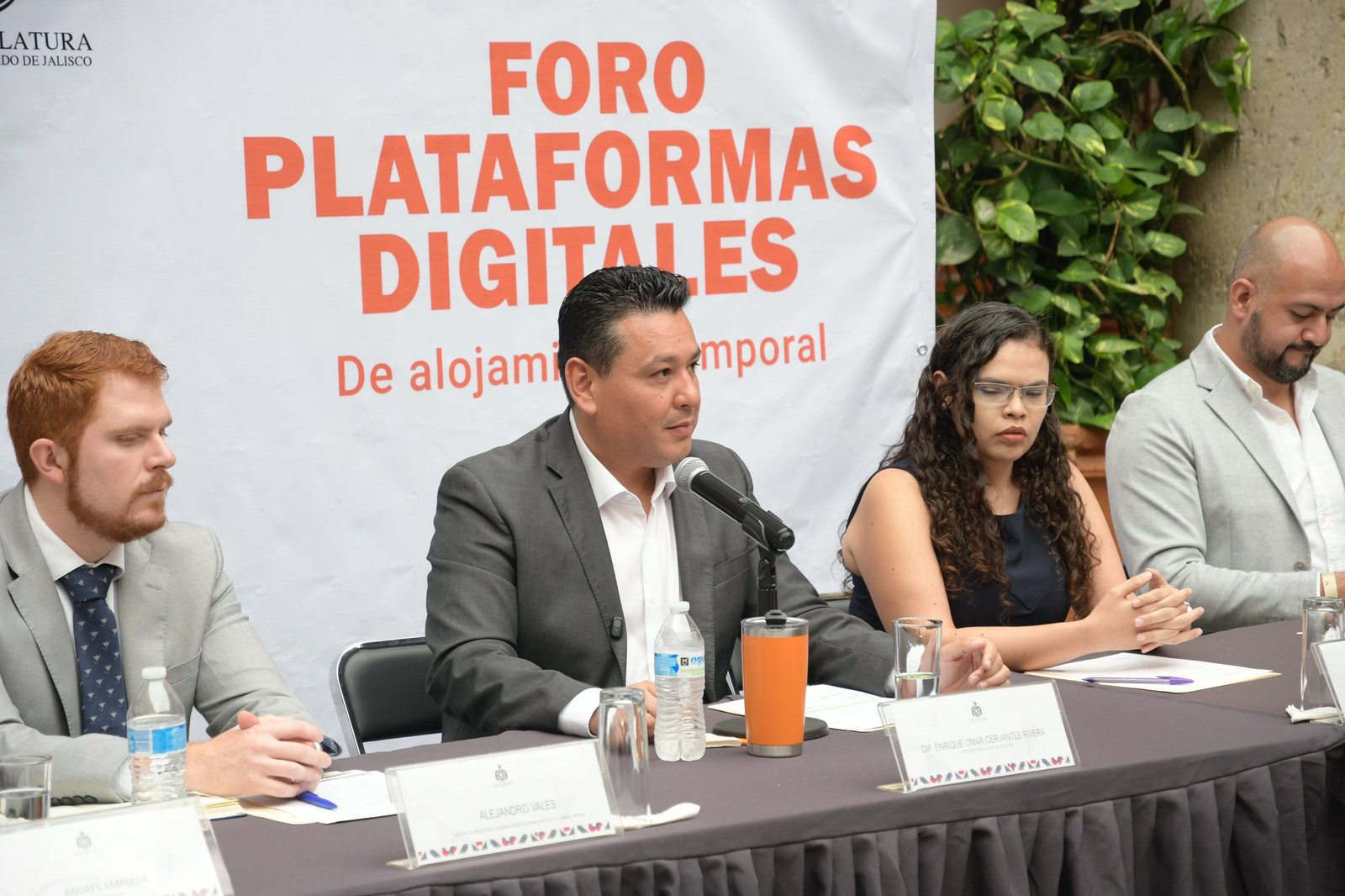 Abren diálogo sobre regulación de plataformas de alojamiento temporal