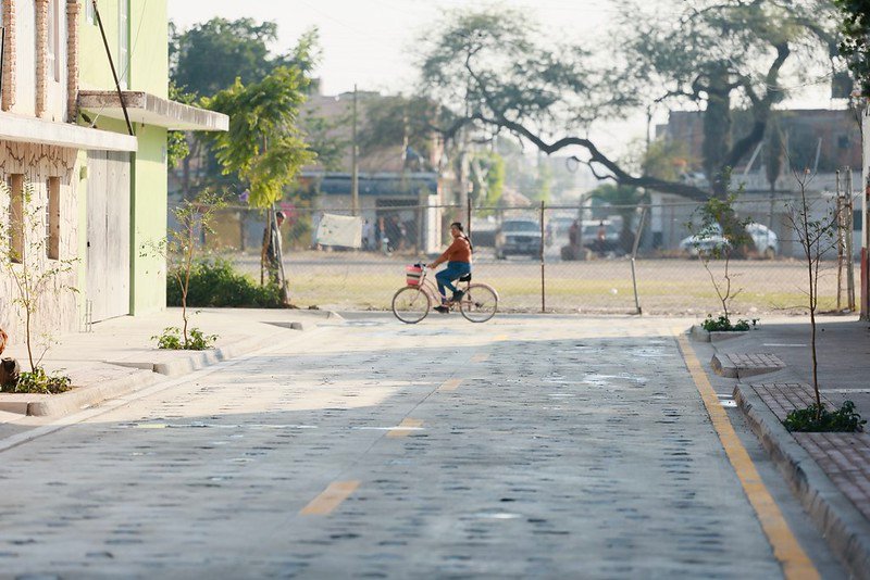 Quirino entrega renovación de calle Hidalgo en Santa Cruz del Valle