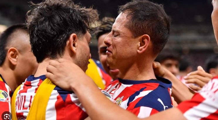Chicharito rompe en llanto tras su golazo y Chivas cierra el torneo con una noche para la historia