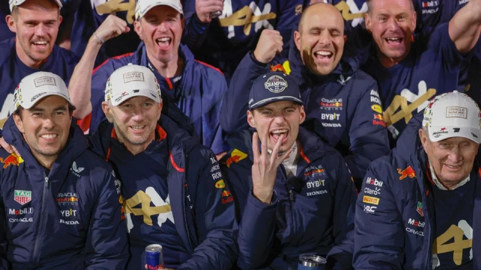 Checo Pérez, muy “caballeroso” para ser campeón del mundo, asegura Helmut Marko, asesor de Red Bull