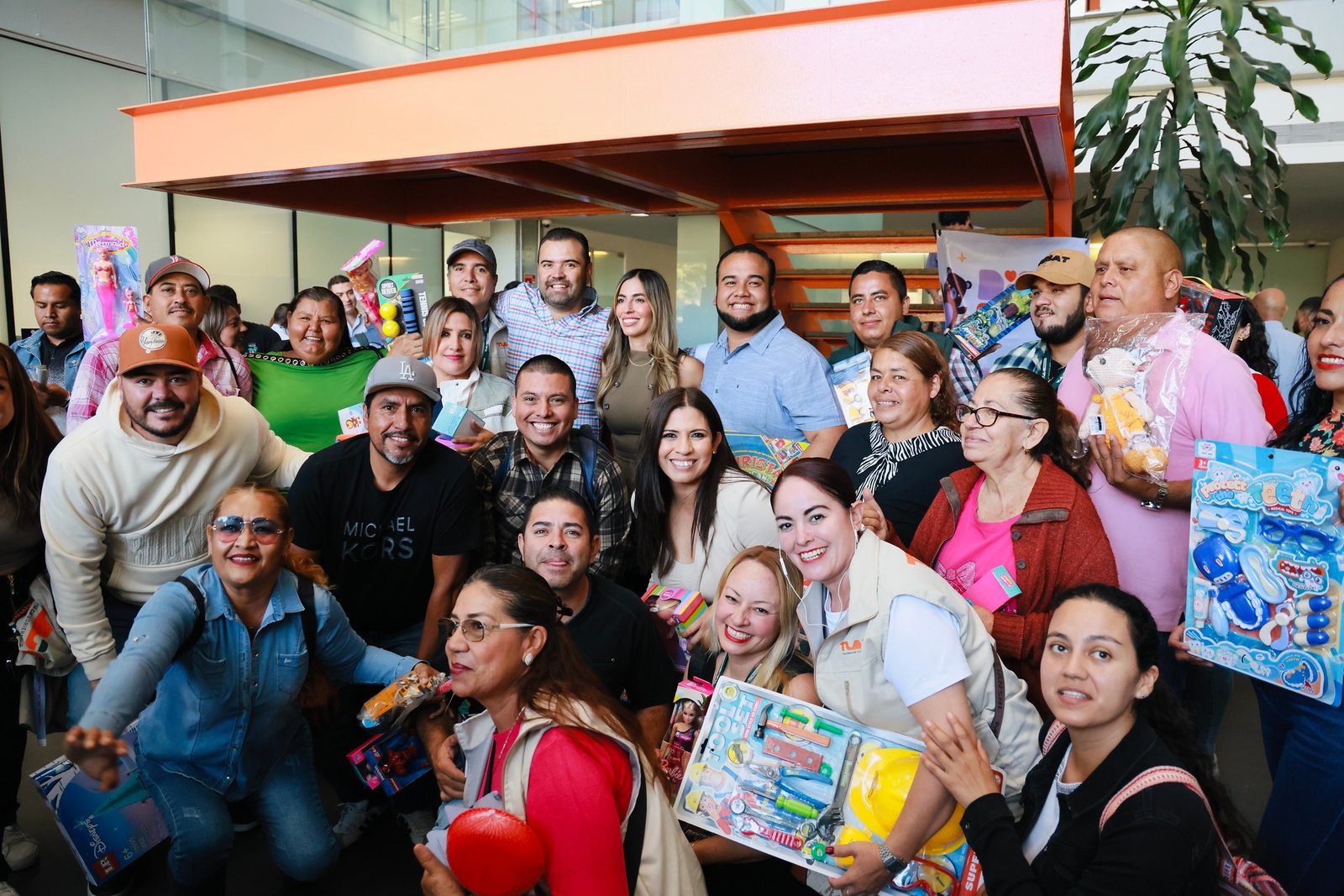 Arranca colecta JugueTlajo 2025; buscan superar los 20 mil juguetes