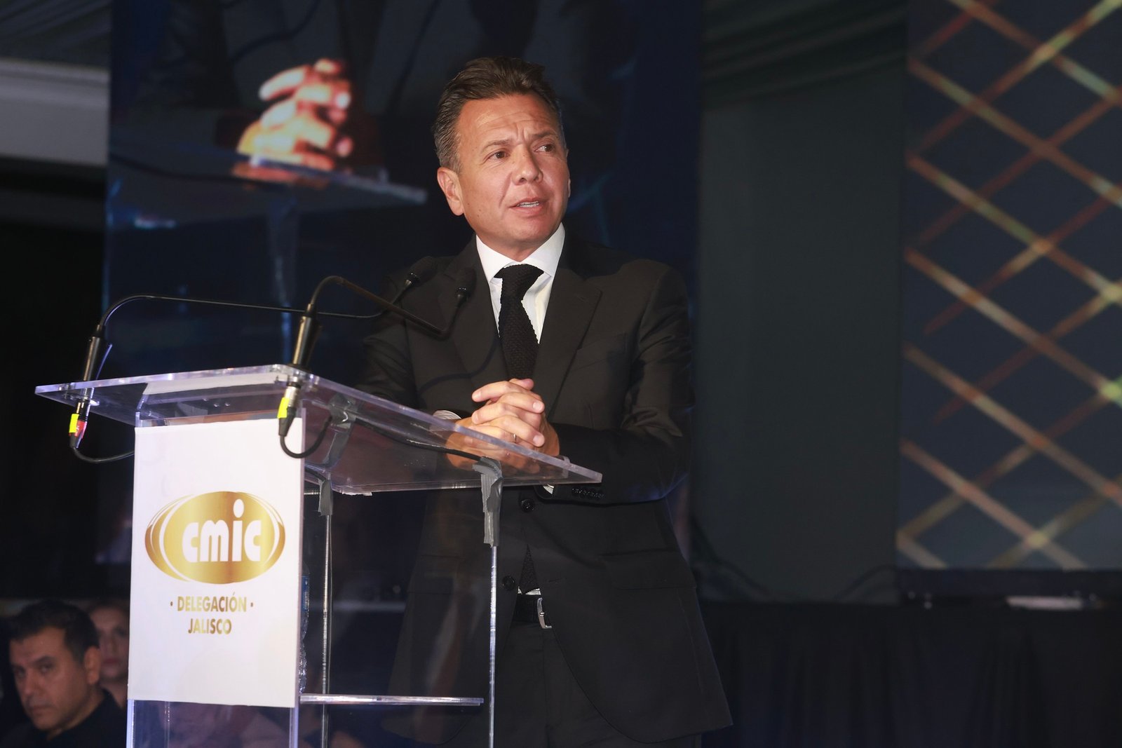 Lemus respalda al sector de la construcción