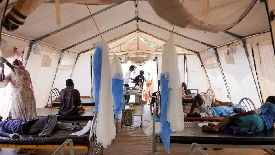 ACNUR reporta que casi 100 mil personas han huido de Al Fasher, Sudán, por violencia paramilitar