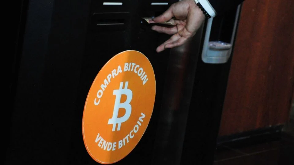 El Salvador anuncia la apertura de dos bancos con operaciones en bitcoin