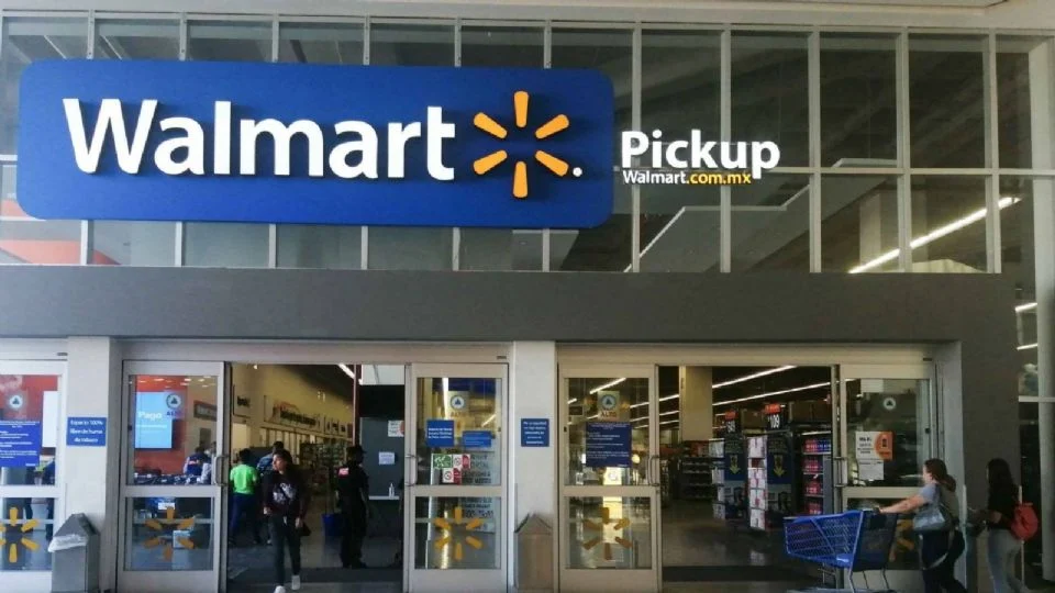 Acciones de Walmart caen 3% tras anuncio de jubilación de su director ejecutivo