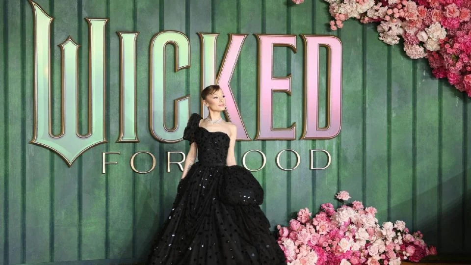 Dictan nueve días de prisión a sujeto que se abalanzó contra Ariana Grande en Singapur