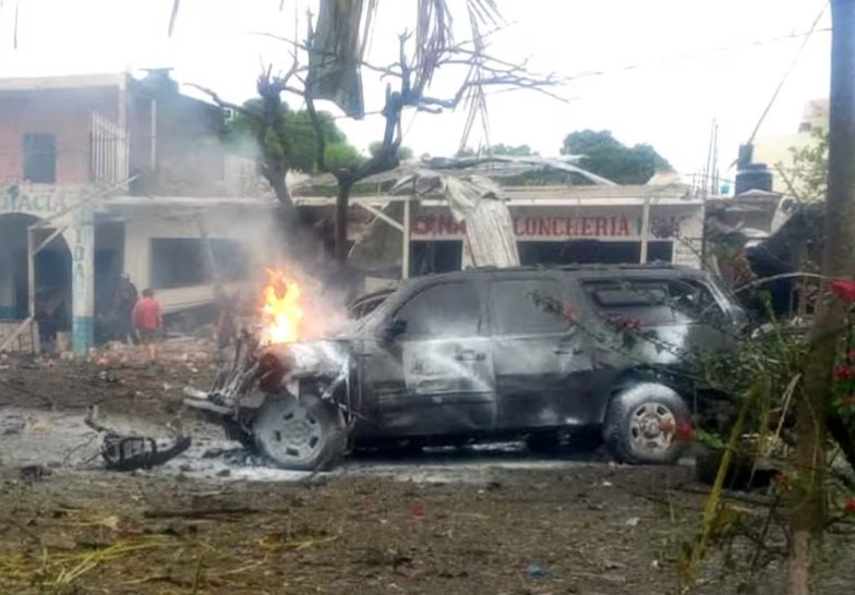Van 3 muertos y 7 heridos por coche bomba en Coahuayana, Michoacán