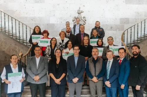 Guadalajara reconoce a docentes con premio a la excelencia magisterial