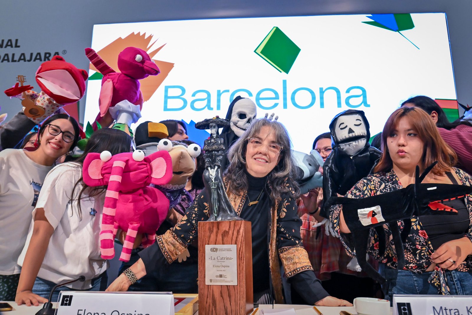 Elena Ospina, artista homenajeada con “La Catrina” en la FIL 2025