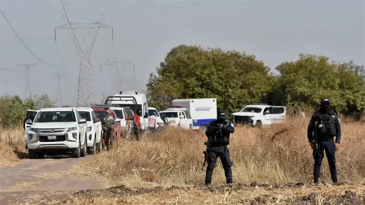 Hallan los cuerpos de 13 personas en una fosa en Guanajuato