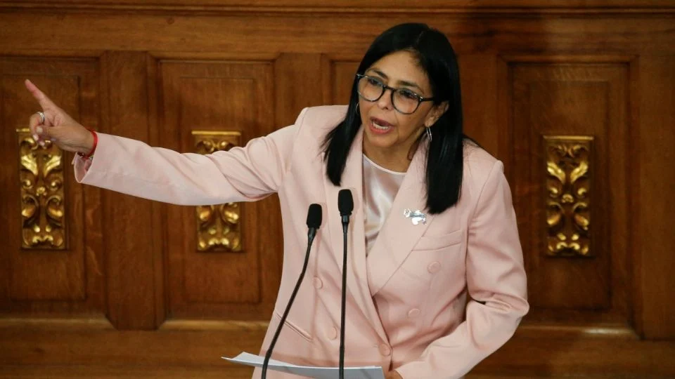 “Mi destino sólo lo decide Dios”: Delcy Rodríguez responde a amenaza de Trump