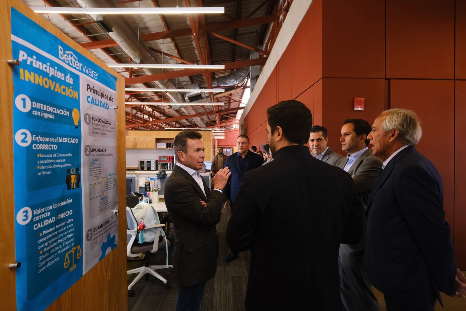 Lemus refuerza vínculo con el sector empresarial 