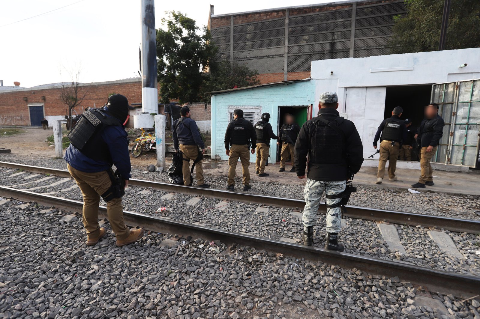 Operativo en Pueblo Quieto deja armas, droga y motos aseguradas