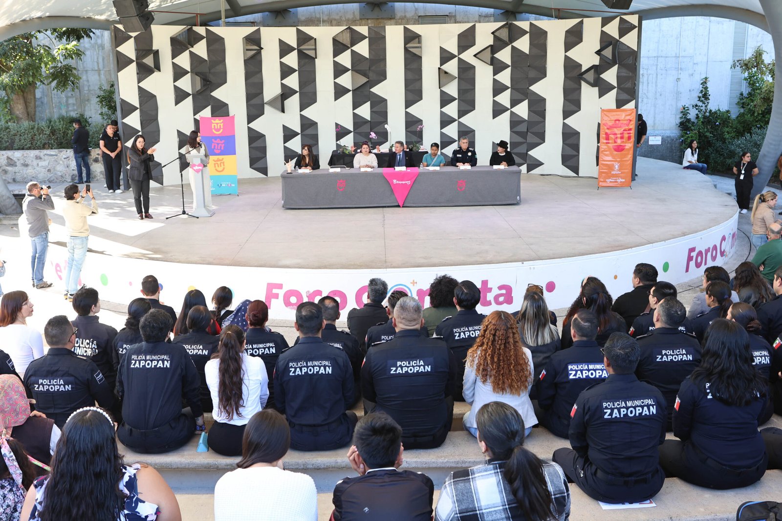 Zapopan impulsa inclusión con certificación en Lengua de Señas y Wixárika