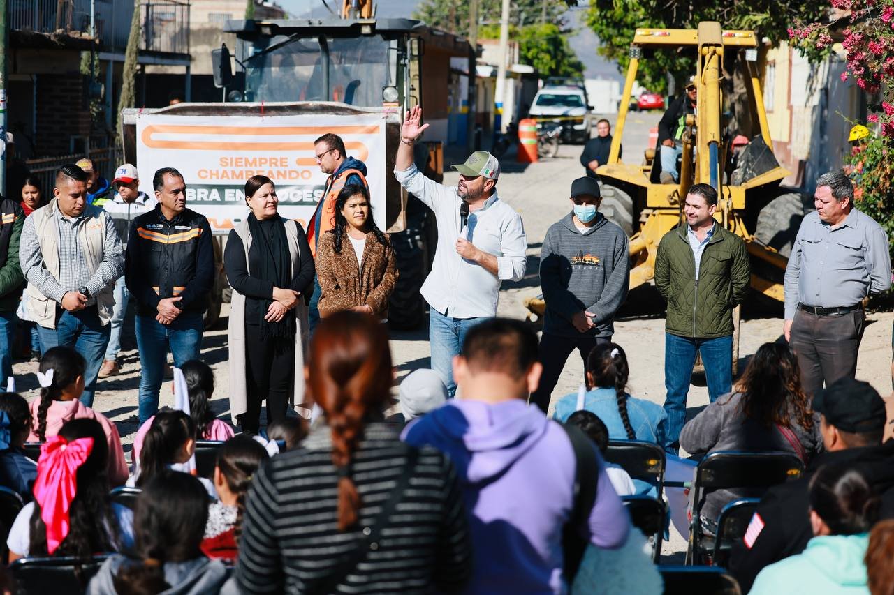 Arranca Quirino obra vial en Santa Cruz de la Loma