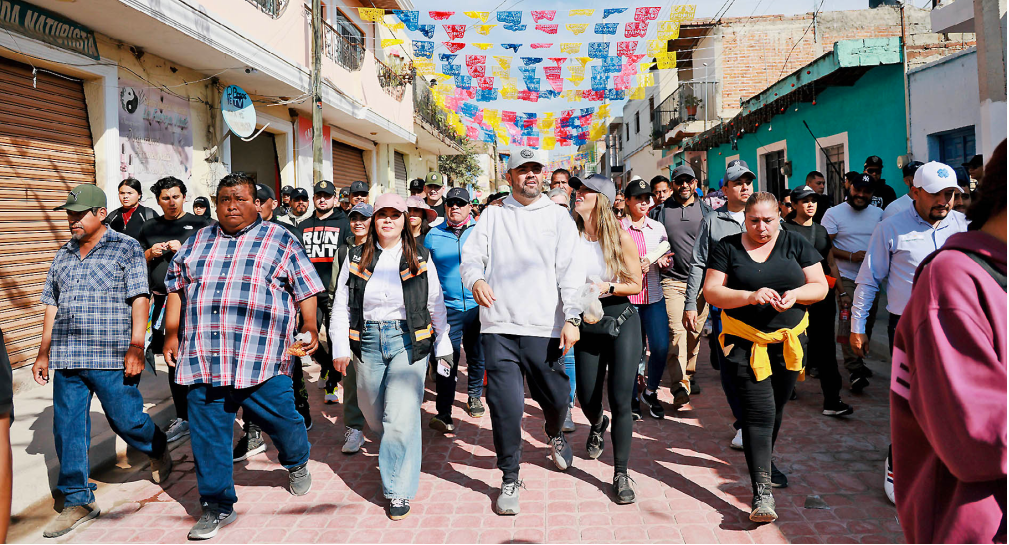 Gerardo Quirino encabeza caminata a Cajititlán por festejos de Reyes Magos