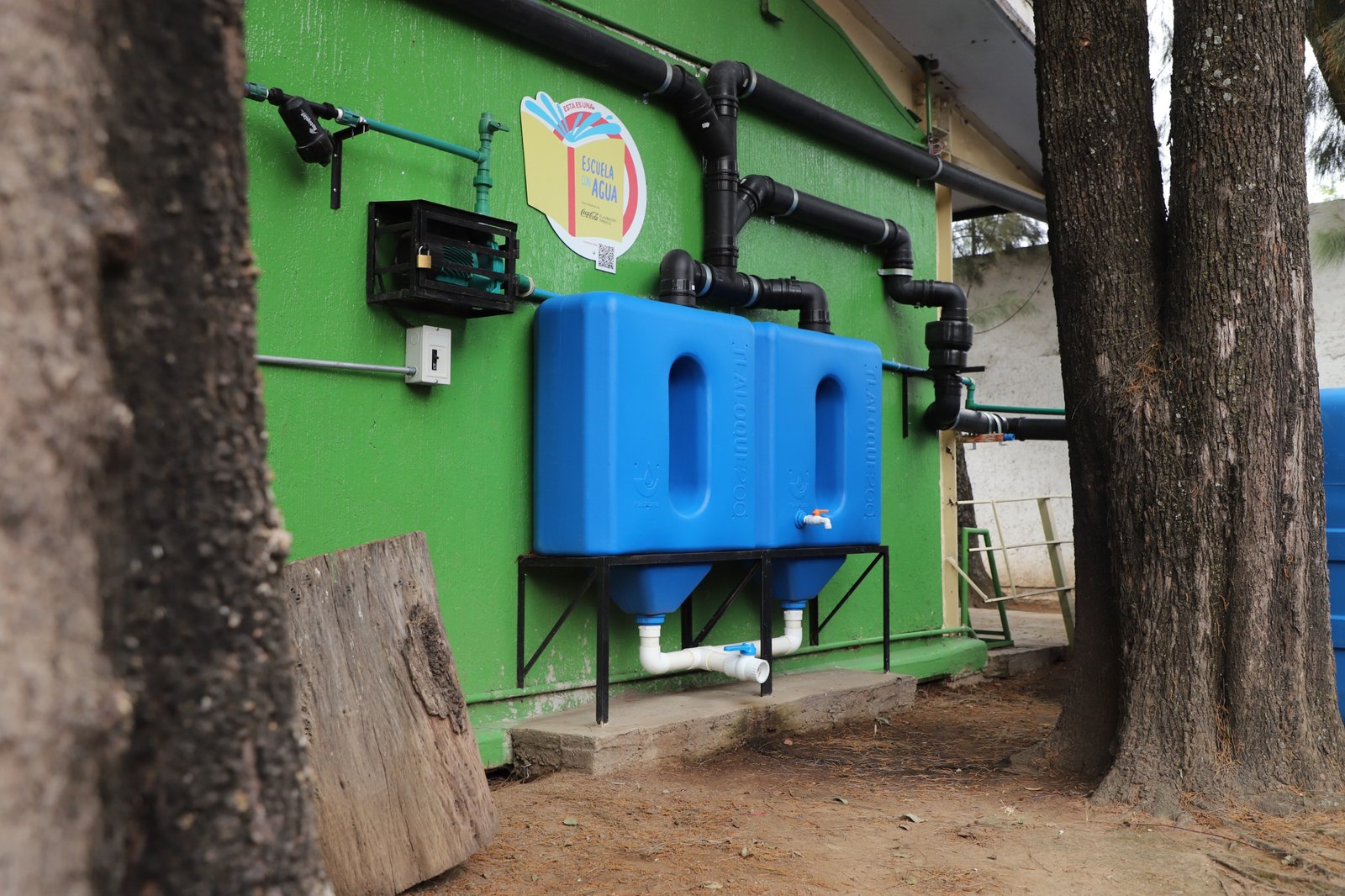Tonalá refuerza acceso al agua en planteles escolares