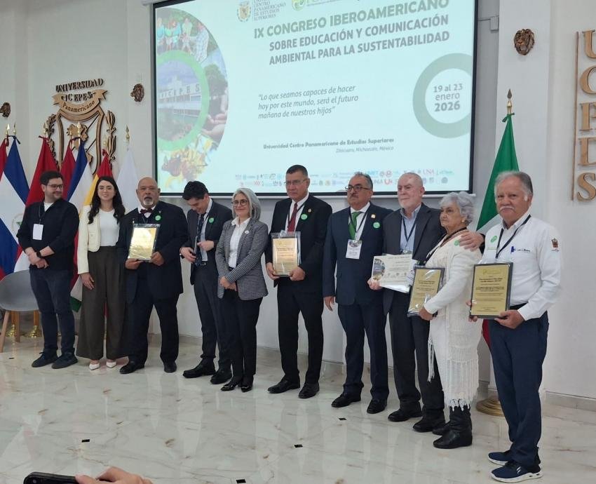 CUCSur recibe premio por su Muestra Biológica Itinerante