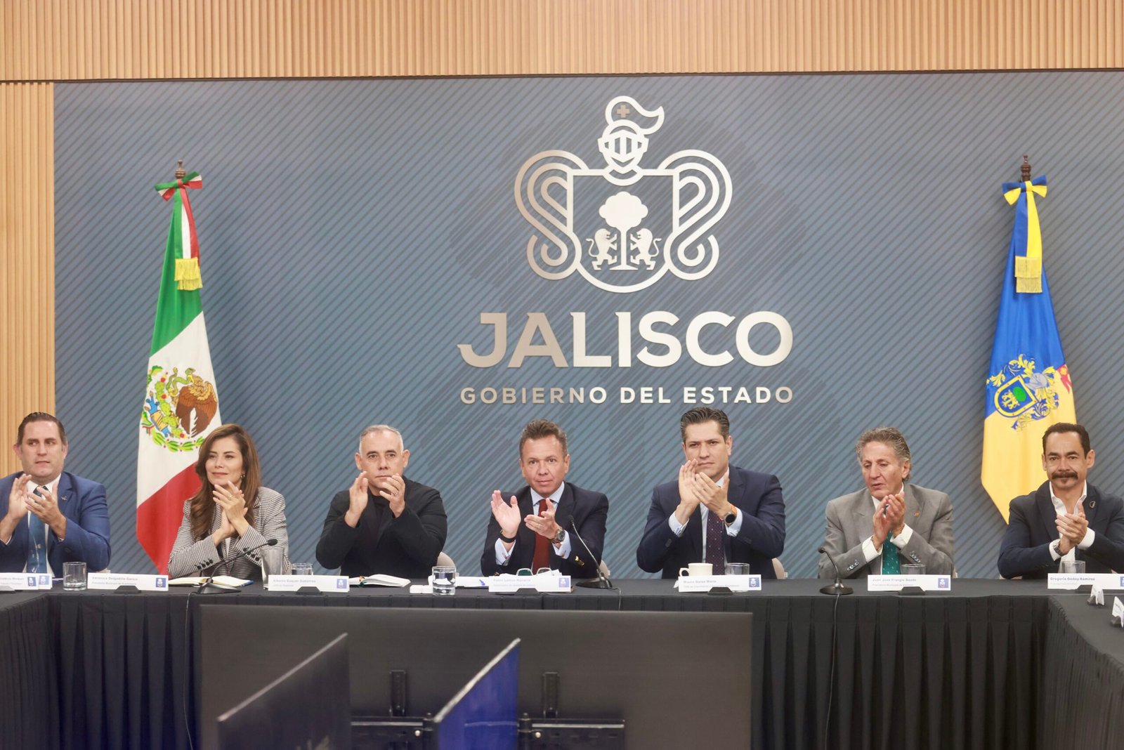 Instalan mesa de impulso económico