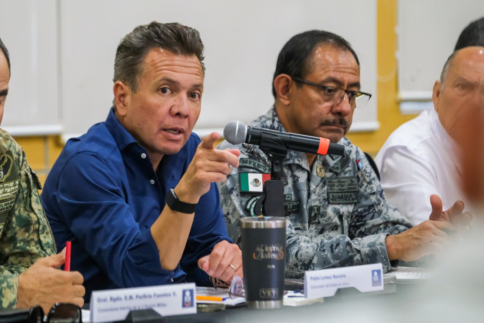 Pablo Lemus encabeza sesión de seguridad en Puerto Vallarta