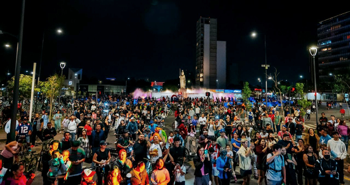 Amor y amistad reúnen a más de 130 mil en Bien de Noche