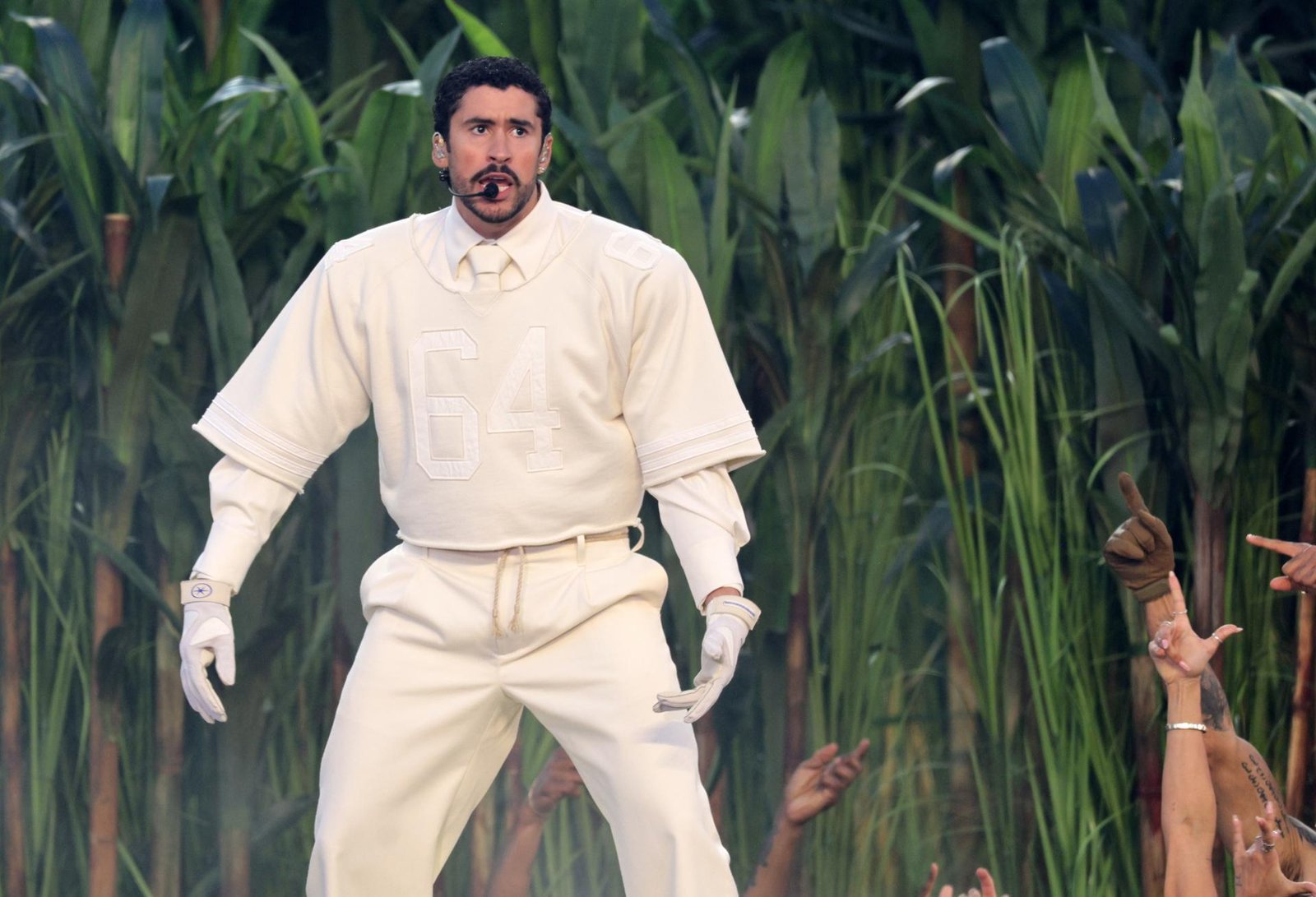 Bad Bunny convierte el medio tiempo del Super Bowl en una oda de orgullo latino