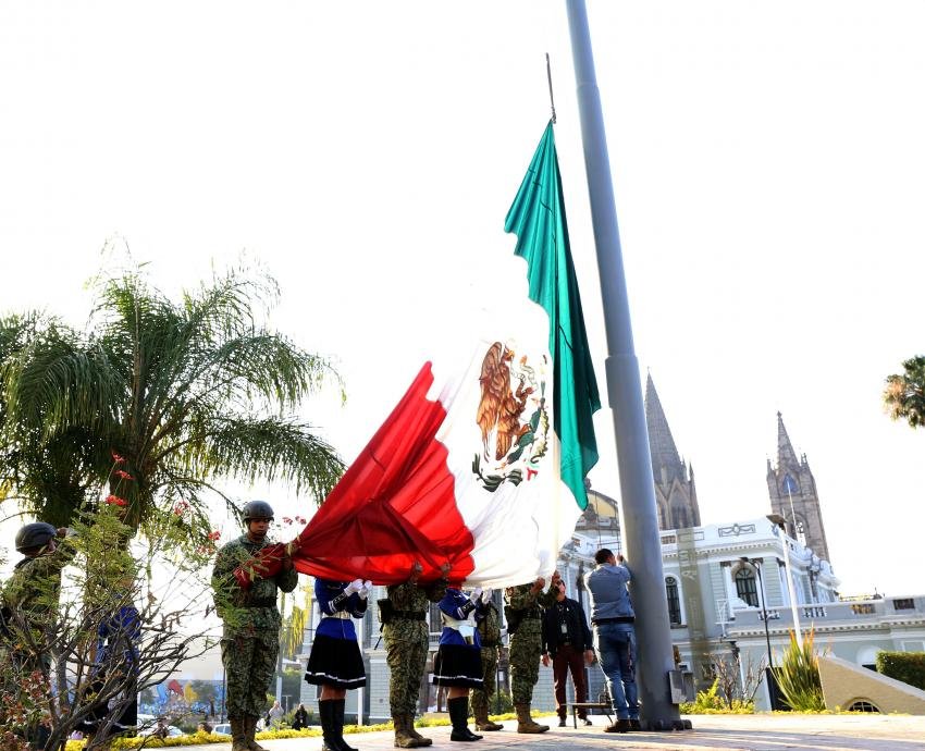UdeG conmemora el Día de la Bandera 