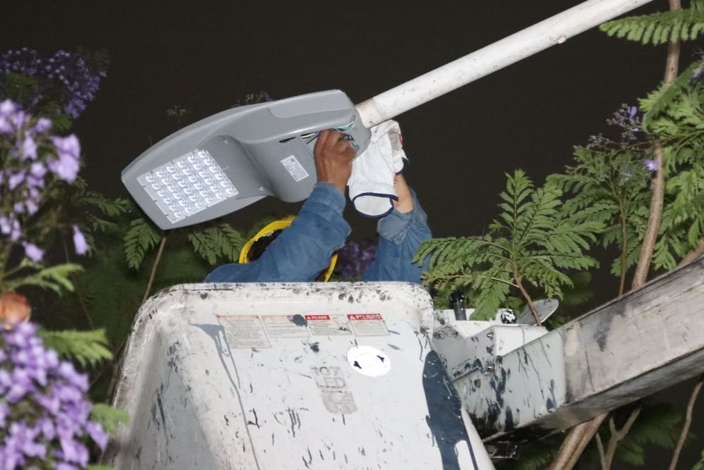 Guadalajara amplía iluminación en parques y jardines 