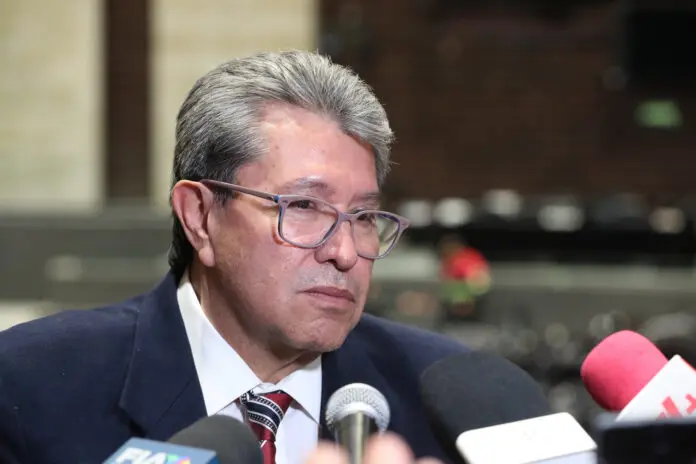 Monreal asegura que la reforma electoral avanzará pese a trabas por plurinominales