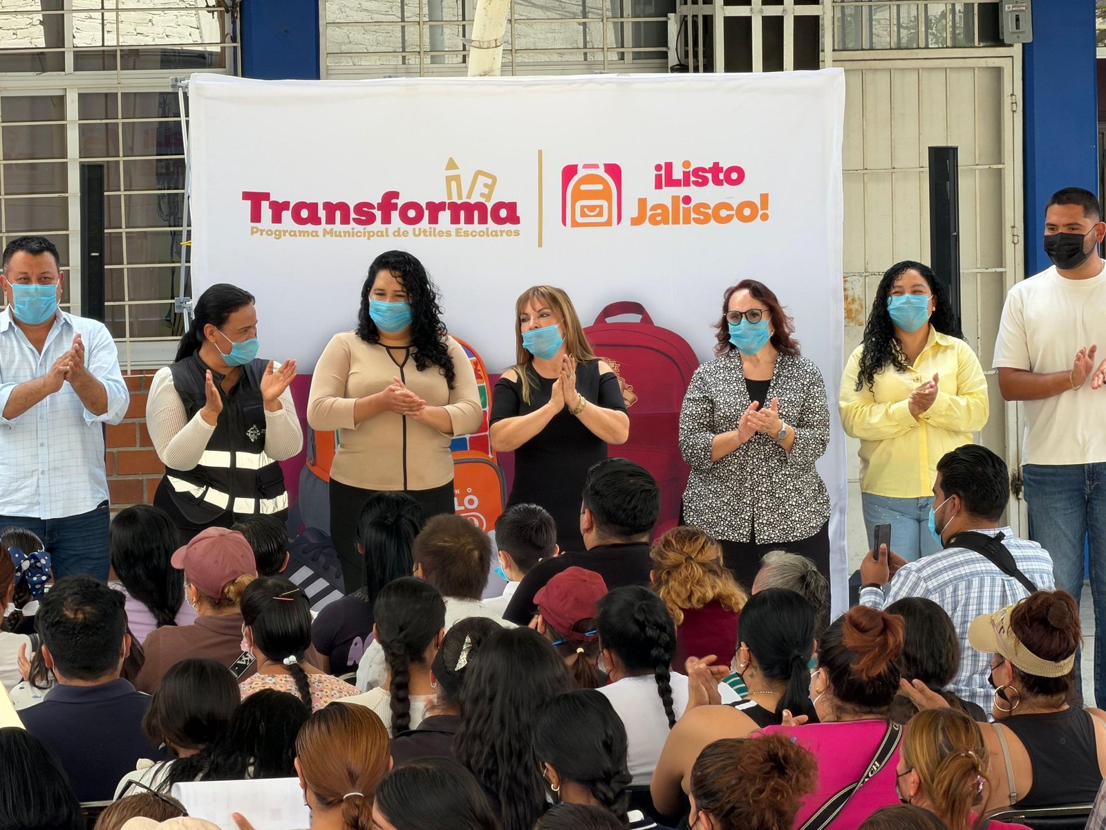 El Salto entrega más de 14 mil paquetes escolares